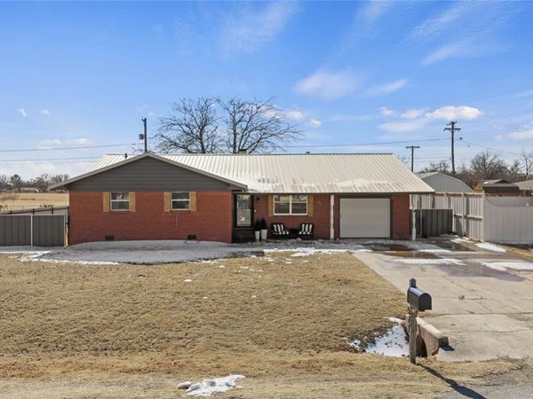 521 E Florida Avenue, Waurika, OK 73573