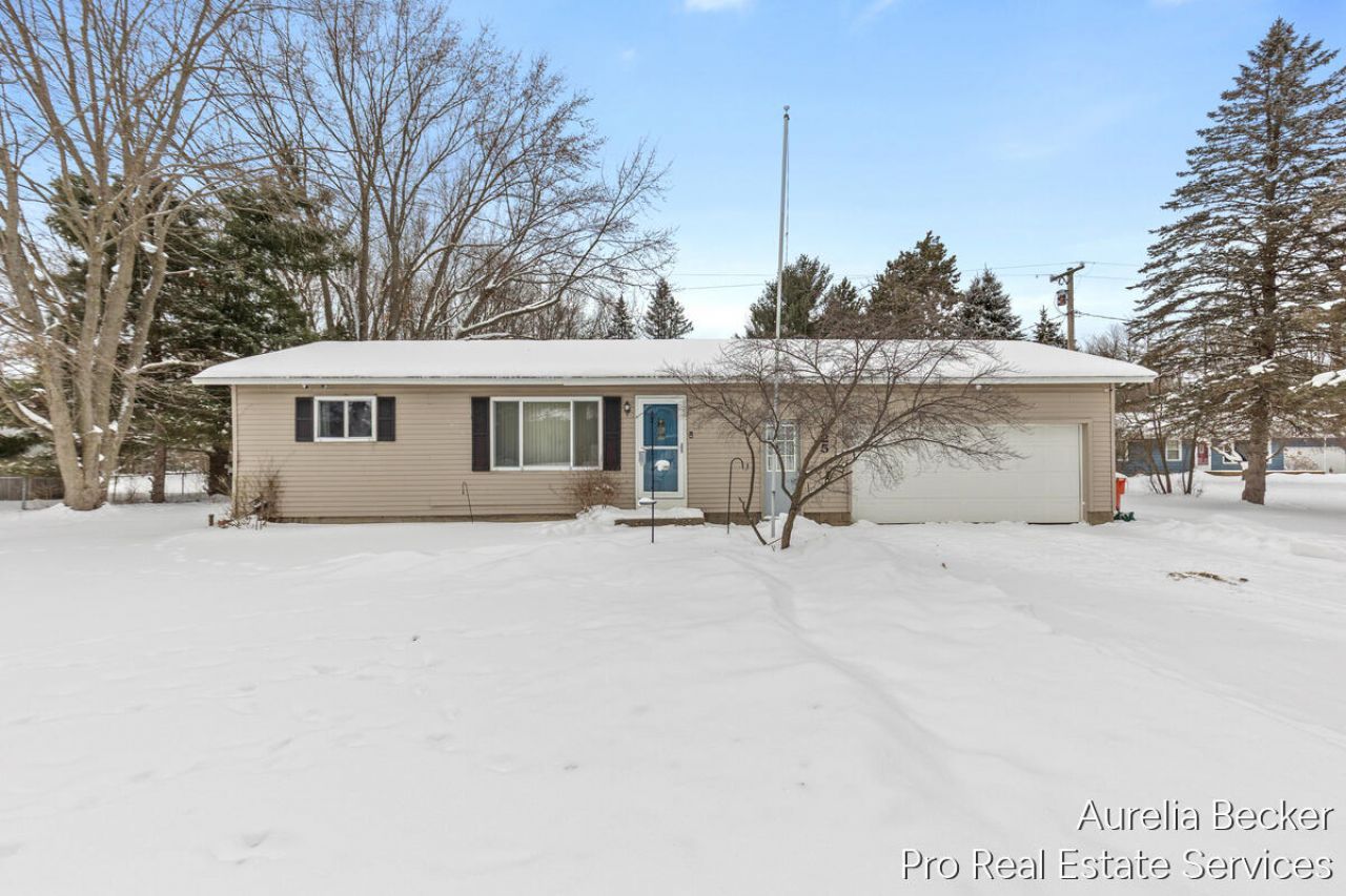 225 11 Mile Road Nw, Sparta, MI 49345 Main Photo