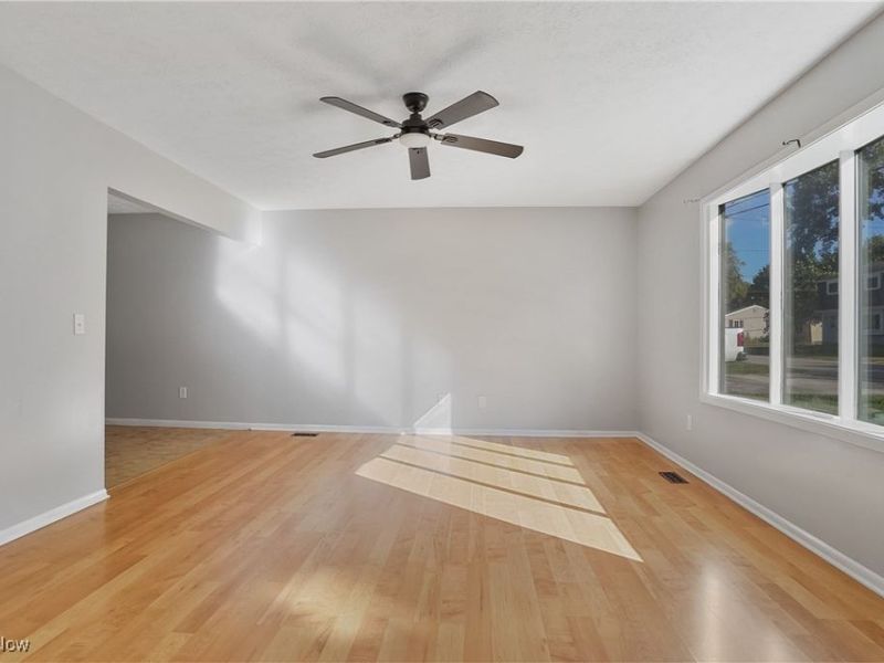 5758 Beech Drive, Mentor on the Lake, OH 44060 Photo 3