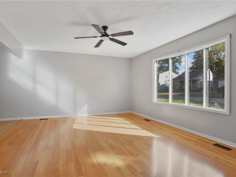 5758 Beech Drive, Mentor on the Lake, OH 44060 Photo 4