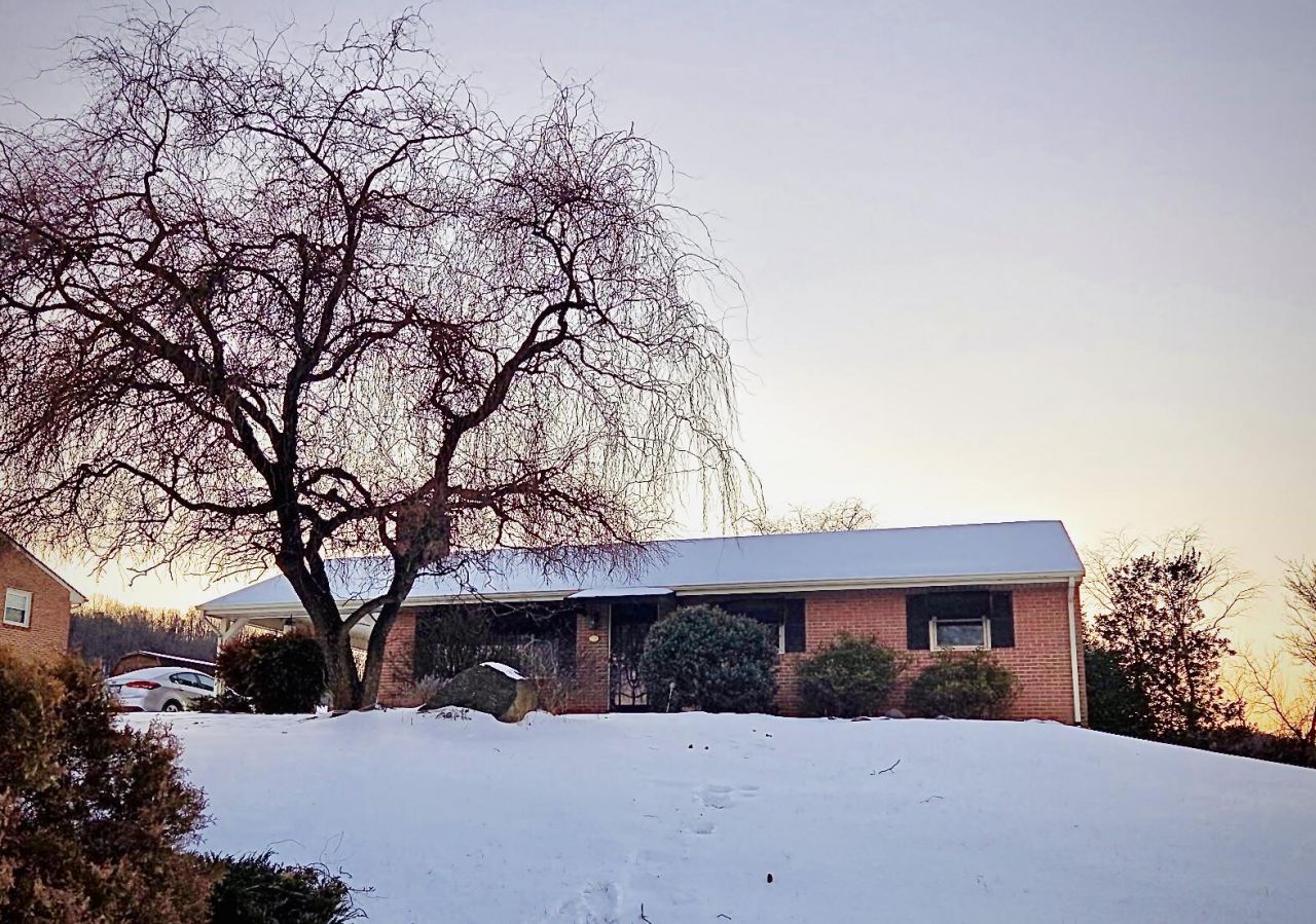 1124 Roundtree Dr, Bedford, VA 24523 Main Photo