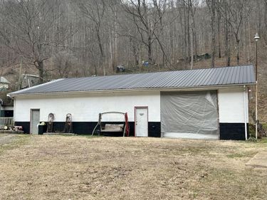 5550 Upper Johns , Kimper, KY 41539