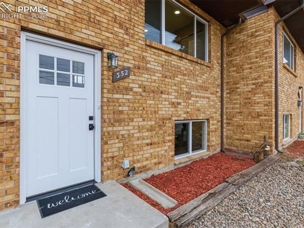352 Mount View Lane, Colorado Springs, CO 80907