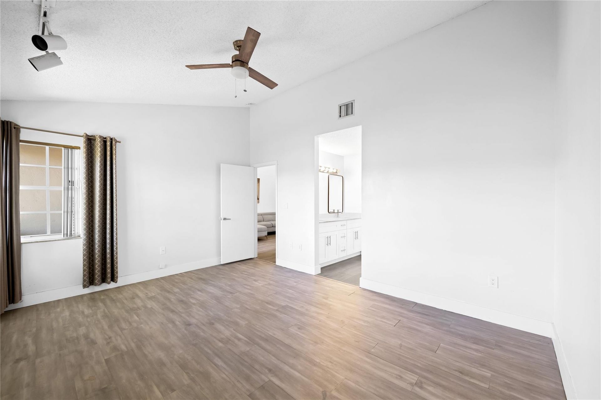 8245 NW 70th Street, Tamarac, FL 33321 Photo