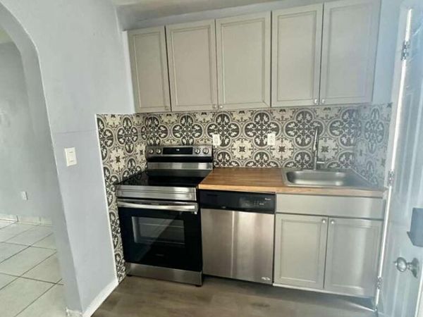 23 SE 12th Street, Unit 22, Dania Beach, FL 33004