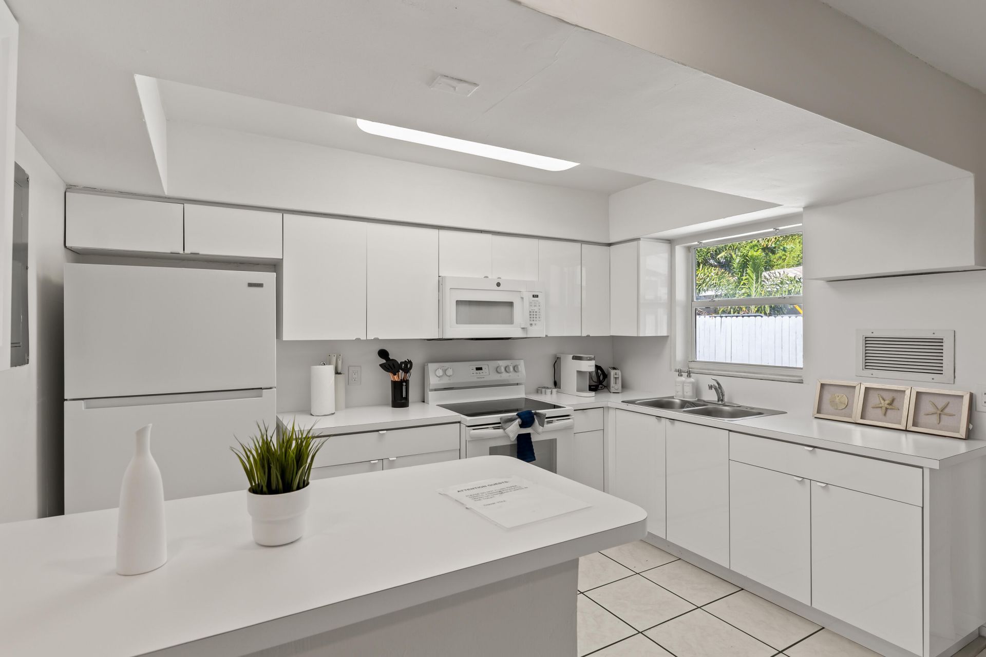 1761 NE 55th Street, Unit 2, Fort Lauderdale, FL 33334 Photo