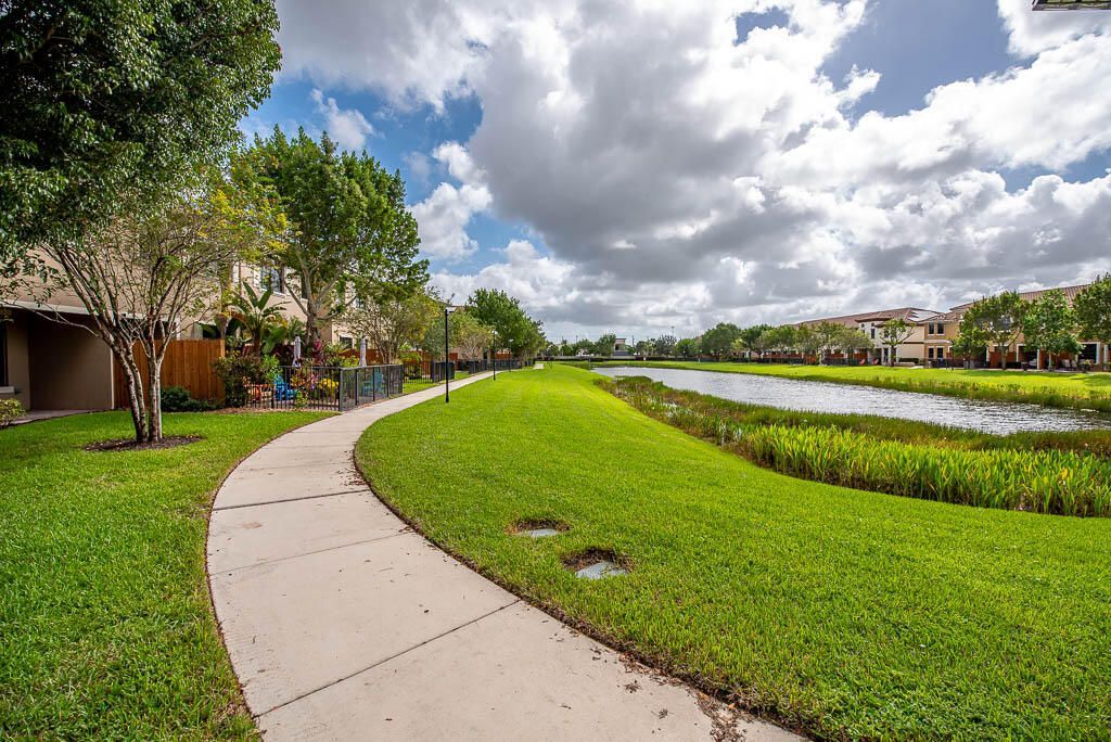 10283 Wellington Parc Drive, Wellington, FL 33449 Photo