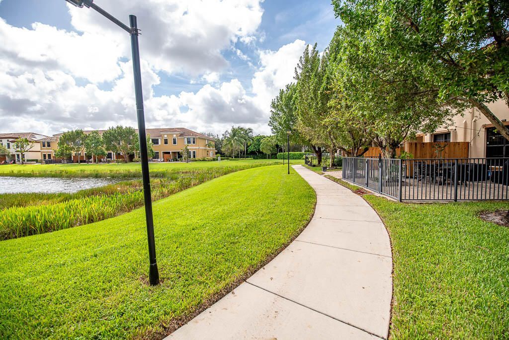 10283 Wellington Parc Drive, Wellington, FL 33449 Photo