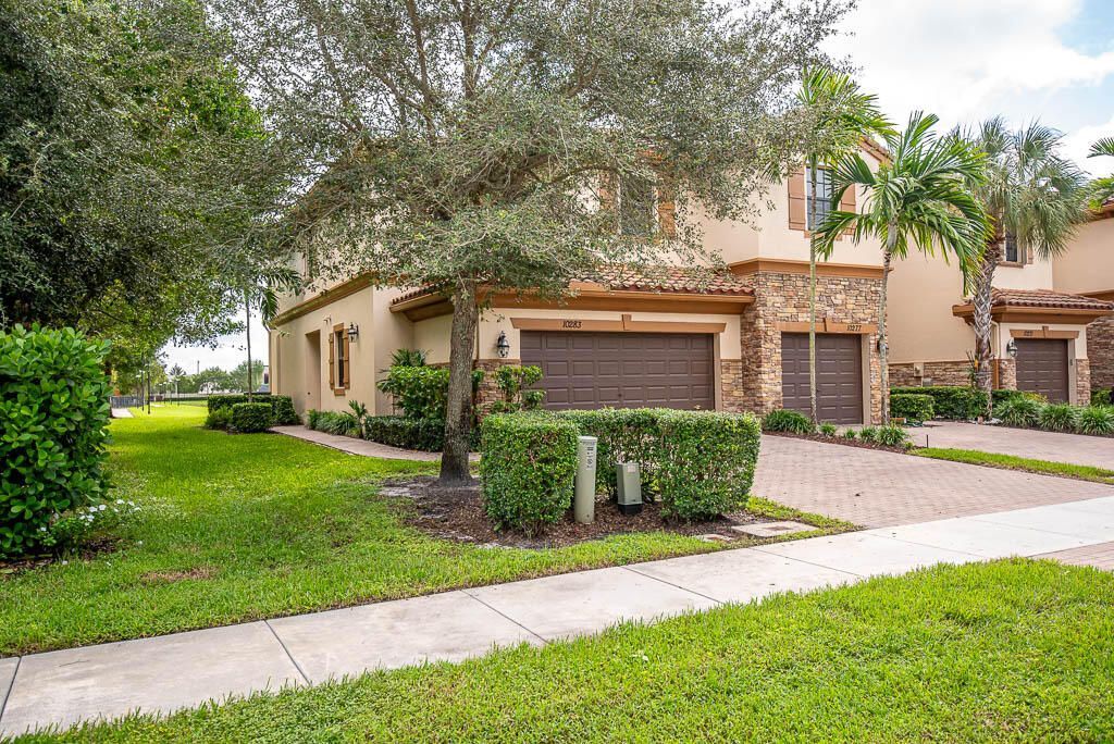 10283 Wellington Parc Drive, Wellington, FL 33449 Photo