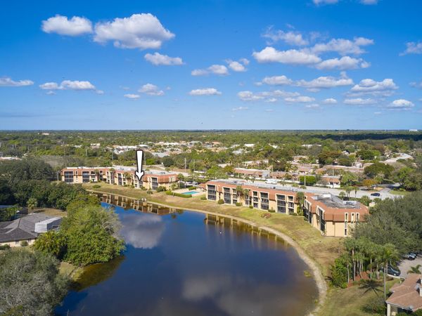 5250 Woodland Lakes Drive, Unit 130, Palm Beach Gardens, FL 33418