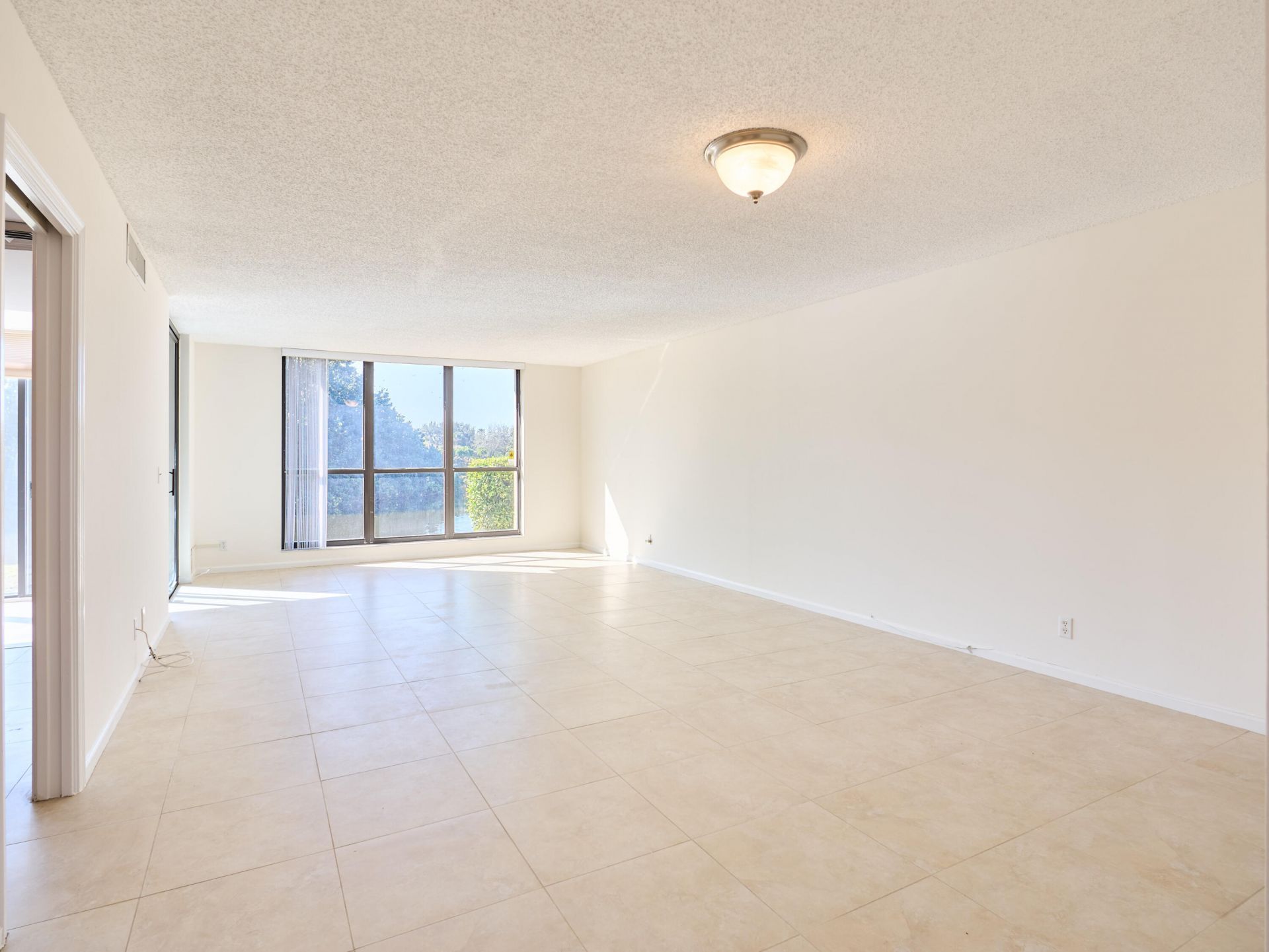 5250 Woodland Lakes Drive, Unit 130, Palm Beach Gardens, FL 33418 Photo