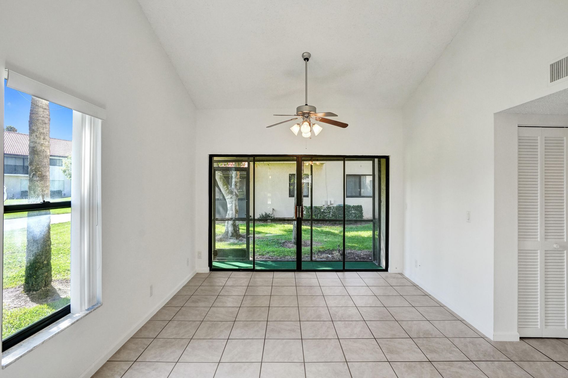 12 Via De Casas Sur, Unit 101, Boynton Beach, FL 33426 Photo