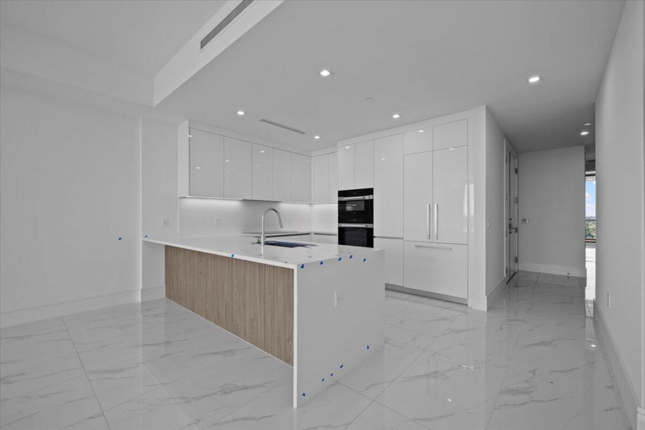 220 Lake Shore Drive, Unit 804, Lake Park, FL 33403 Photo