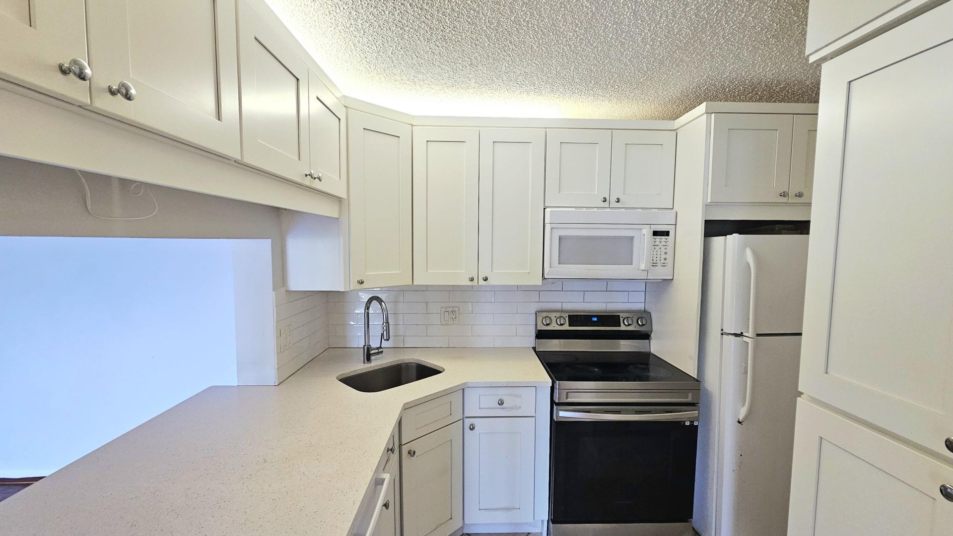 1109 Green Pine Boulevard, Unit B2, West Palm Beach, FL 33409 Photo