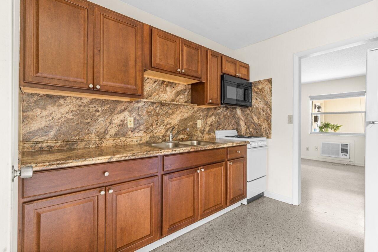 751 Hummingbird Way, Unit 6, North Palm Beach, FL 33408 Photo