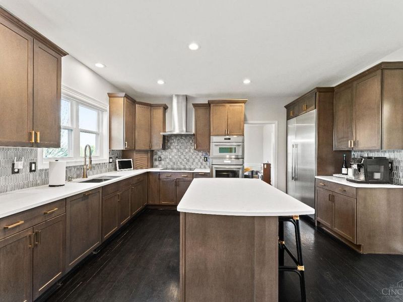 397 Huntington Drive, Loveland, OH 45140 Photo 2