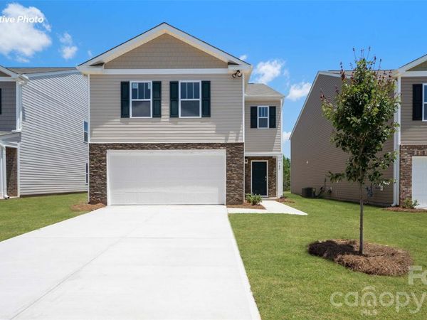 643 13th Avenue Drive NE, Hickory, NC 28601