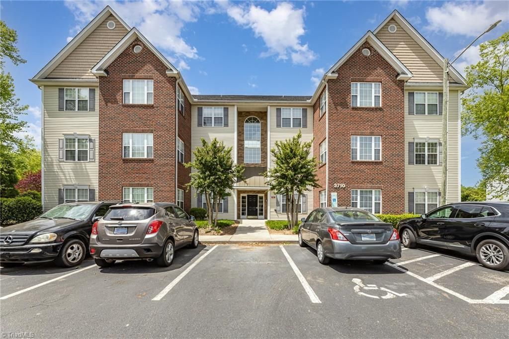 3710 Spanish Peak Drive, Unit 2D, High Point, NC 27265 Main Photo