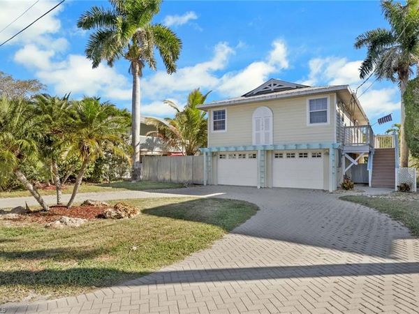 1292 Grand Canal DR, NAPLES, FL 34110