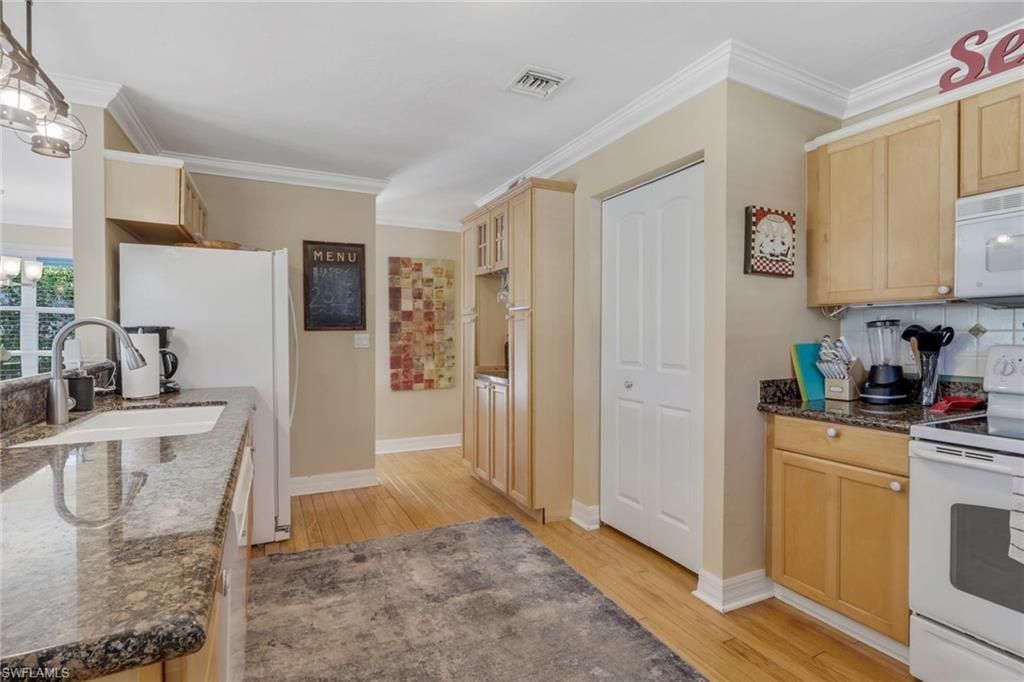 1292 Grand Canal Dr, Naples, FL 34110 Photo