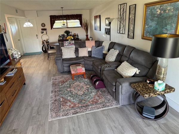 8911 S Hollybrook Blvd, Unit 305, Pembroke Pines, FL 33025