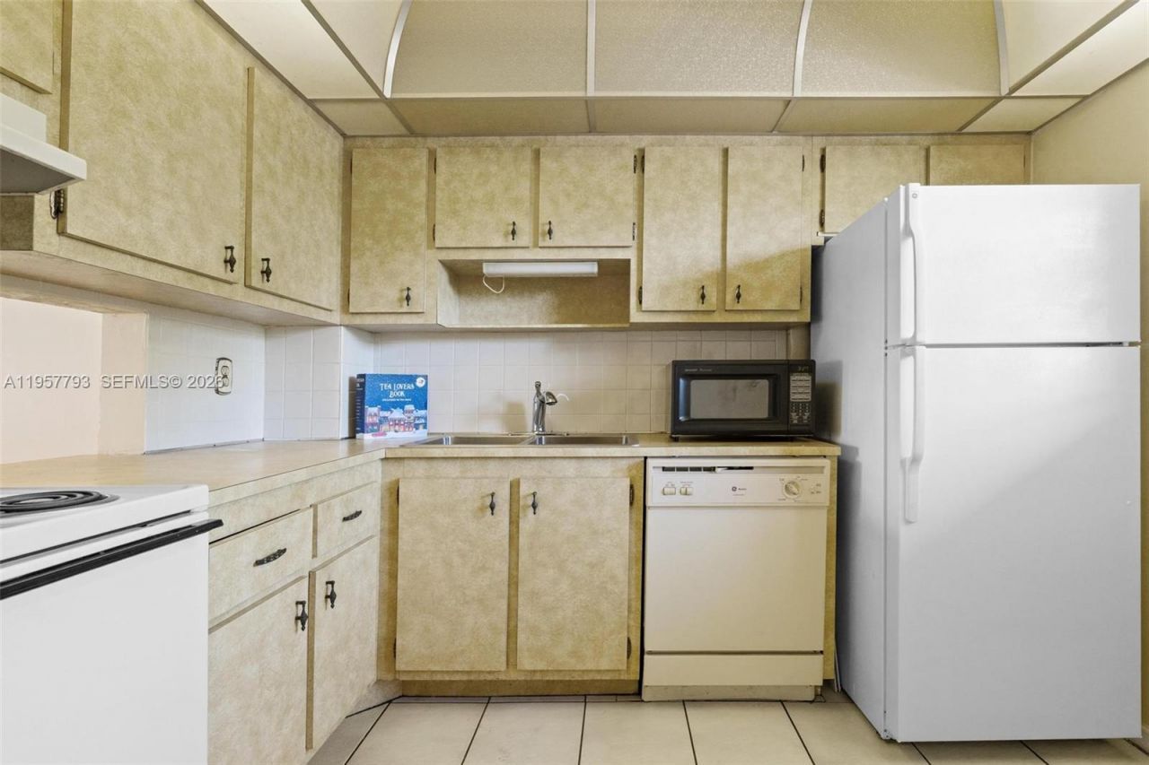 200 Ashbury Rd, Unit 205, Hollywood, FL 33024 Photo