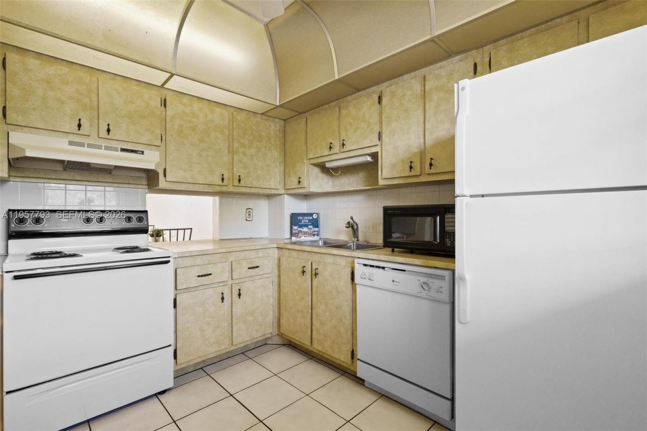 200 Ashbury Rd, Unit 205, Hollywood, FL 33024 Photo