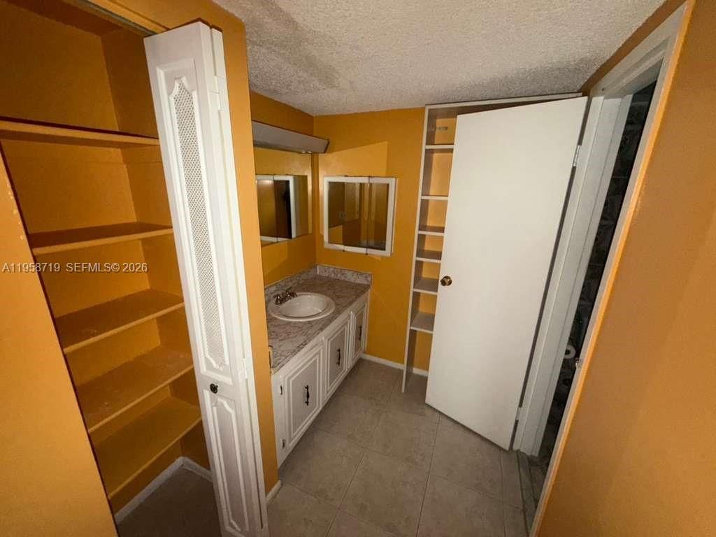 4848 NW 24th Ct, Unit 232, Lauderdale Lakes, FL 33313 Photo