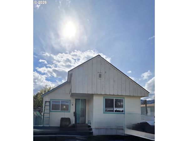 502 W 8th ST, Wallowa, OR 97885