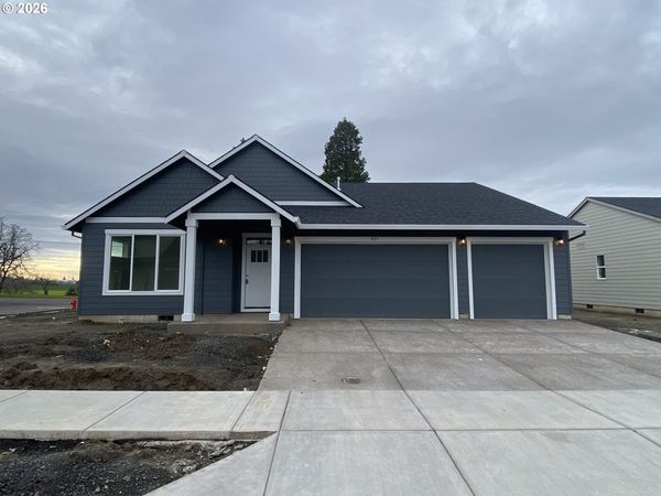 677 Parker LOOP, Silverton, OR 97381