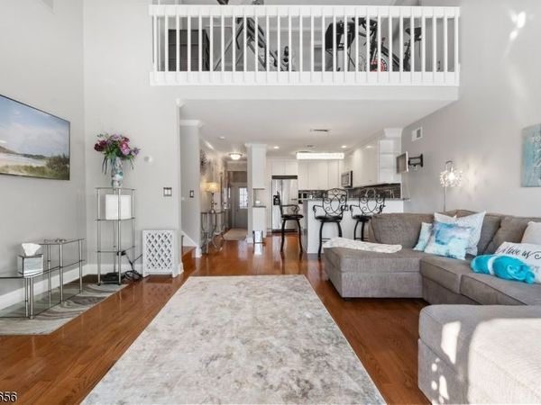 5 Bluebird Ct, Hampton, NJ 07860