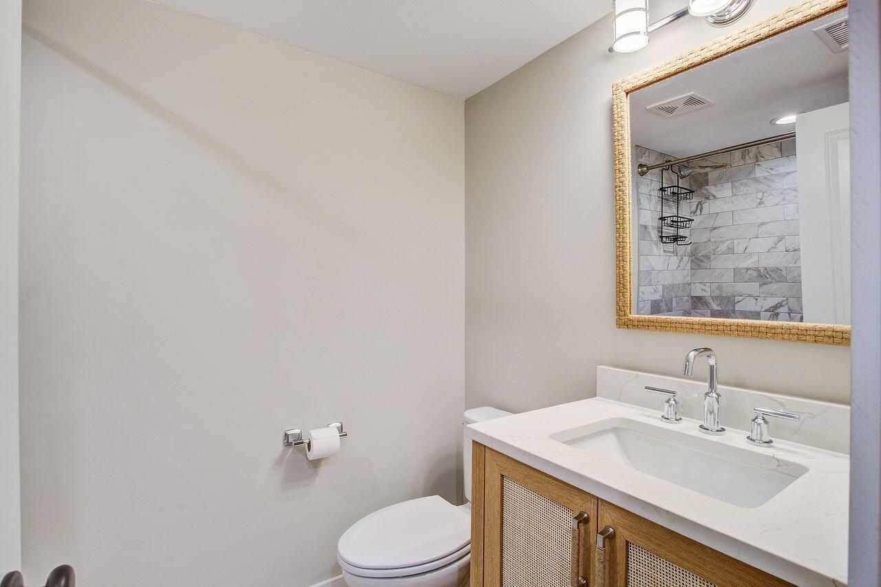 112 W West Huron Avenue Photo 14