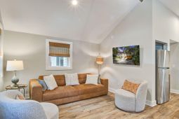 112 W West Huron Avenue photo 4