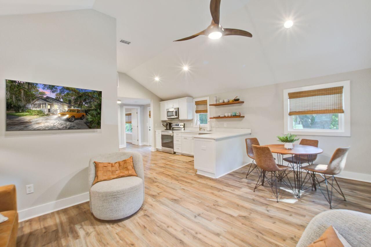 112 W West Huron Avenue Photo 7