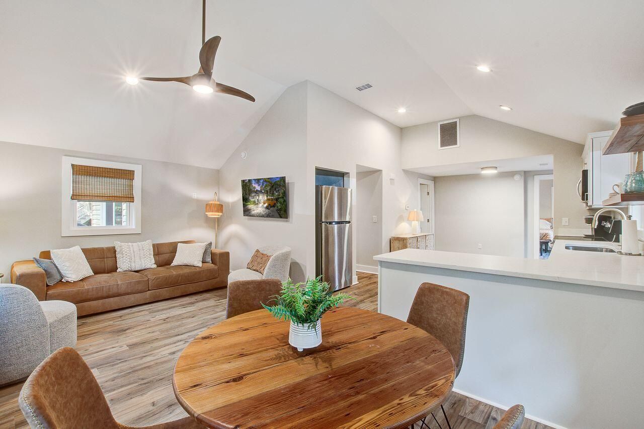 112 W West Huron Avenue Photo 9