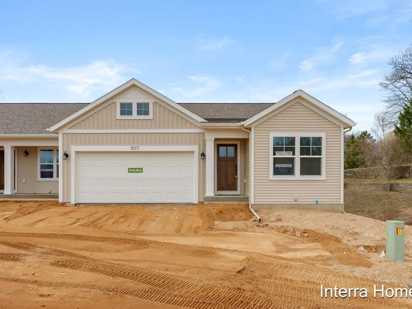 1577 N Village Circle, Kalamazoo, MI 49009