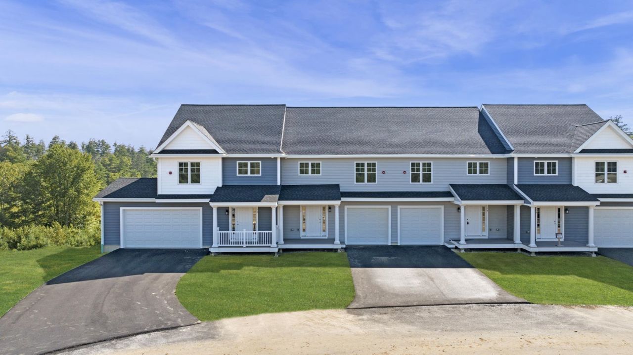 5 Autumn Lane, Raymond, NH 03077 Main Photo