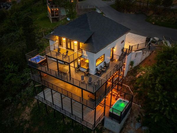 922 Piney Butt Way, Gatlinburg, TN 37738