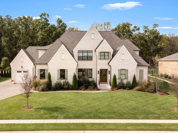1047 Sinatra Dr, Nolensville, TN 37135