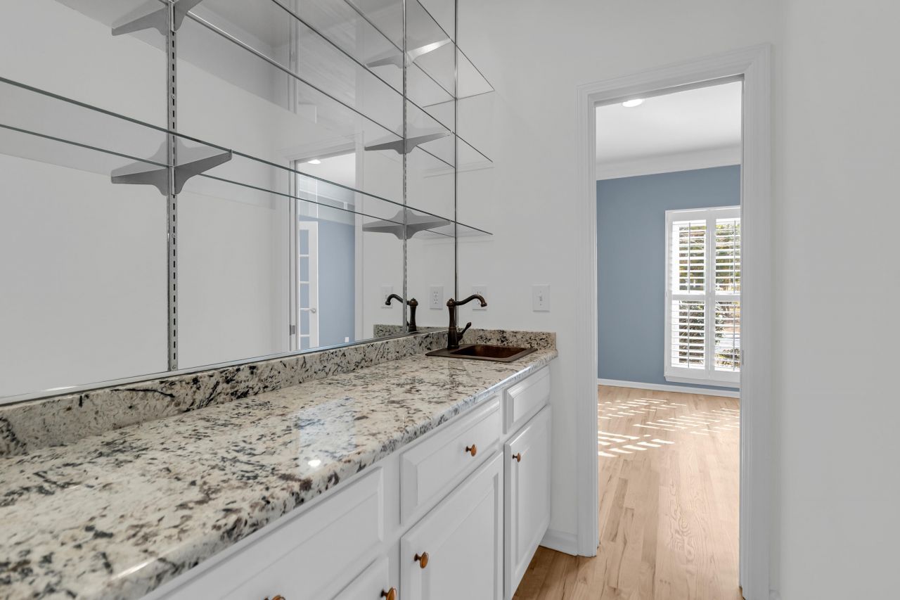 1250 Abercorn Photo 11