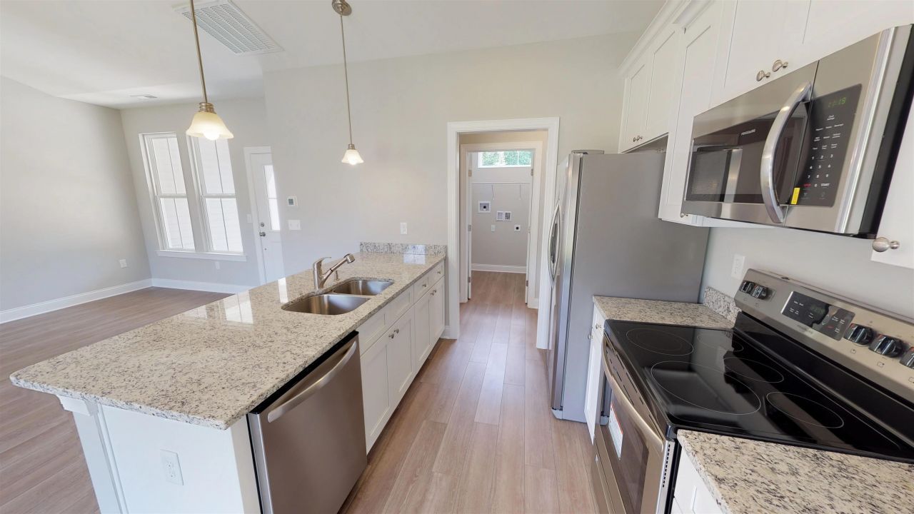 60 Racquet Club Dr. Photo 5