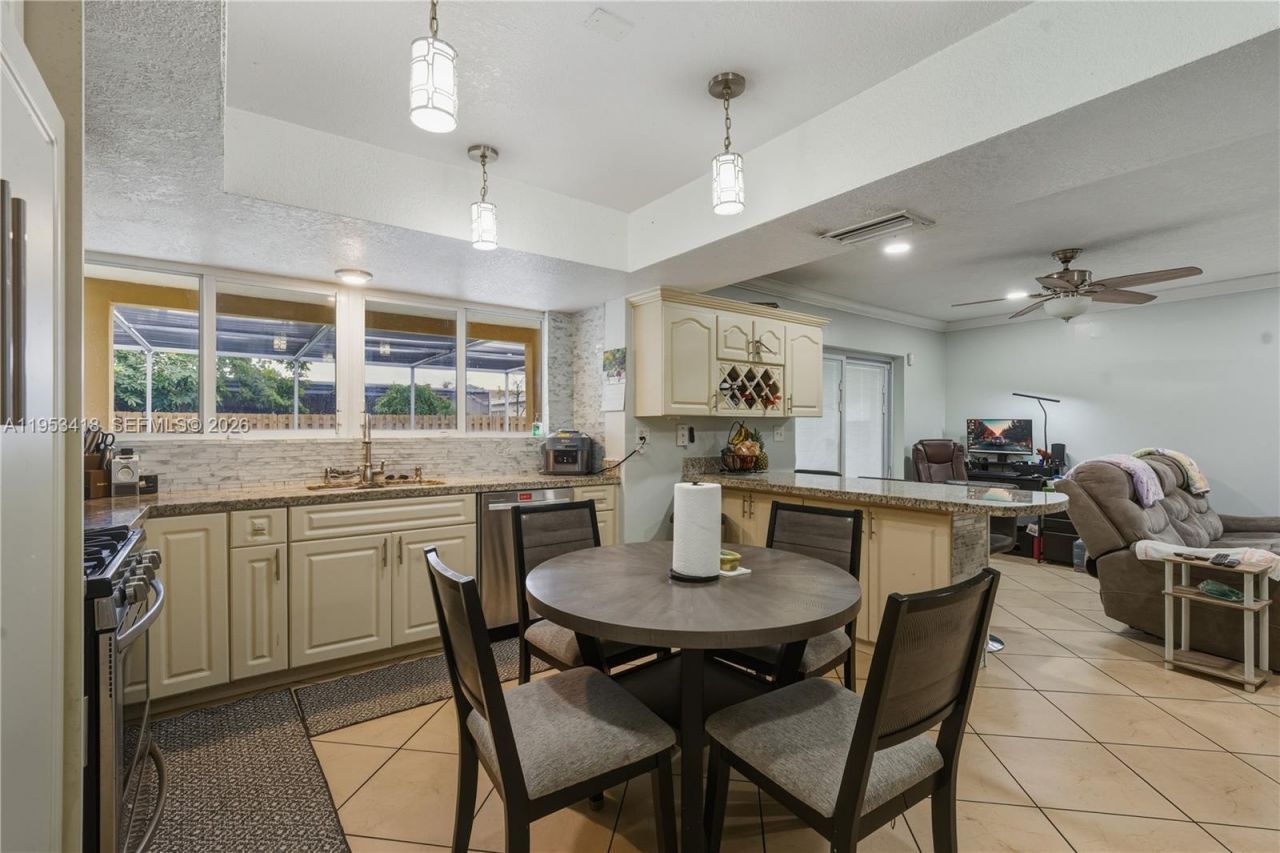 7630 Embassy Blvd, Miramar, FL 33023 Photo