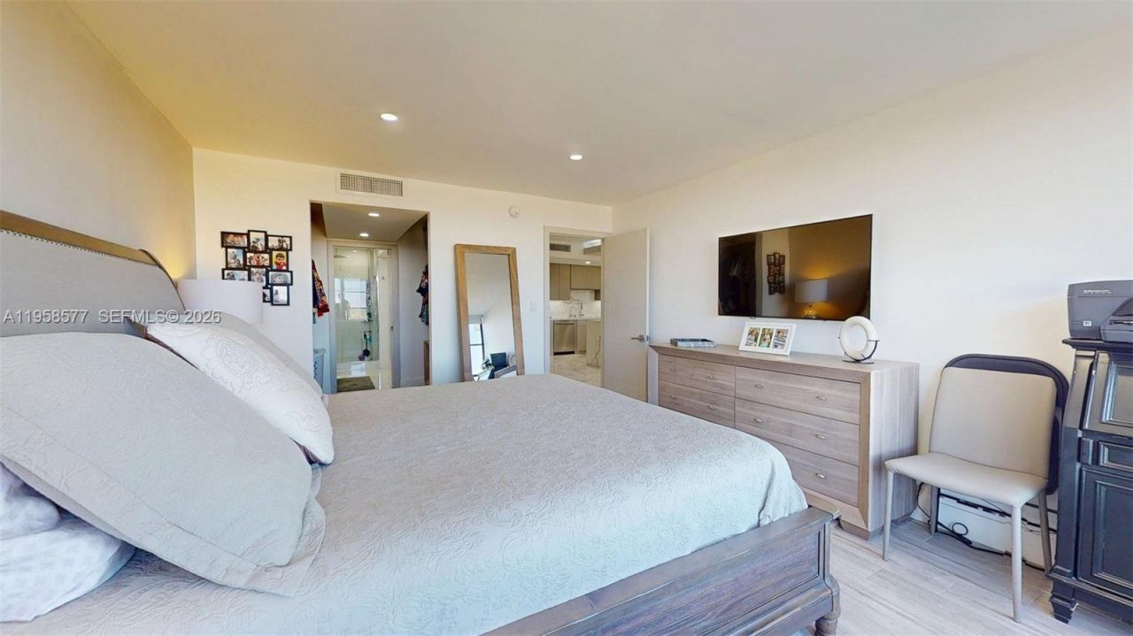 600 Three Islands Blvd, Unit 802, Hallandale Beach, FL 33009 Photo