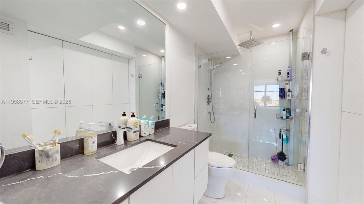 600 Three Islands Blvd, Unit 802, Hallandale Beach, FL 33009 Photo