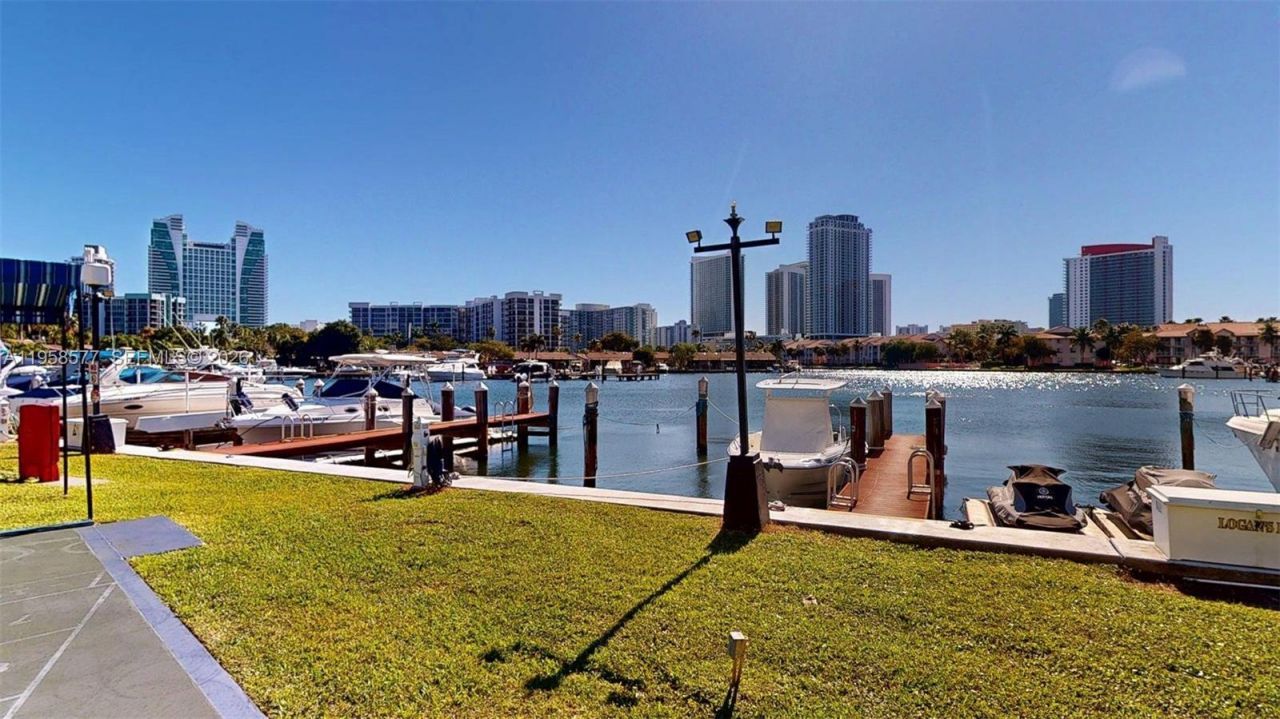600 Three Islands Blvd, Unit 802, Hallandale Beach, FL 33009 Photo