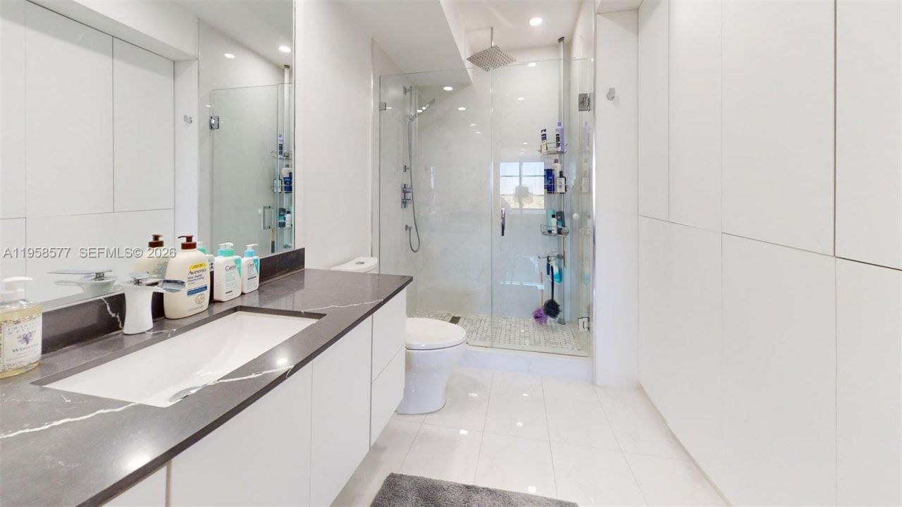 600 Three Islands Blvd, Unit 802, Hallandale Beach, FL 33009 Photo