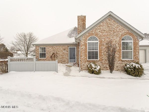 45 W Foxgate Circle, Bowling Green, OH 43402