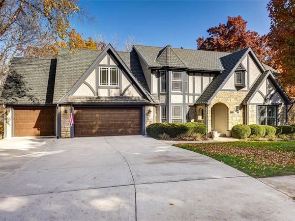 616 White Oak Lane, Gladstone, MO 64116