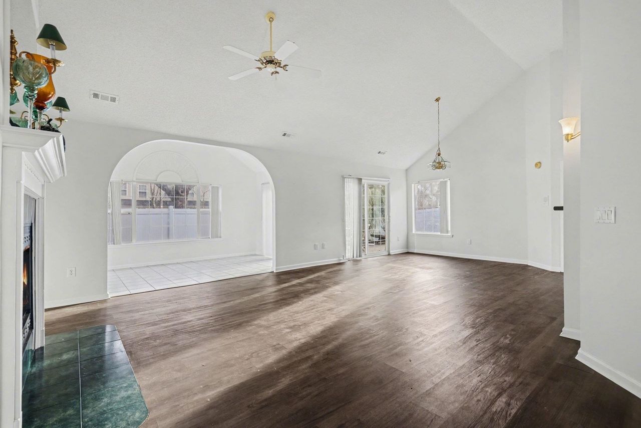 4602 Mandi Ave. Photo 7