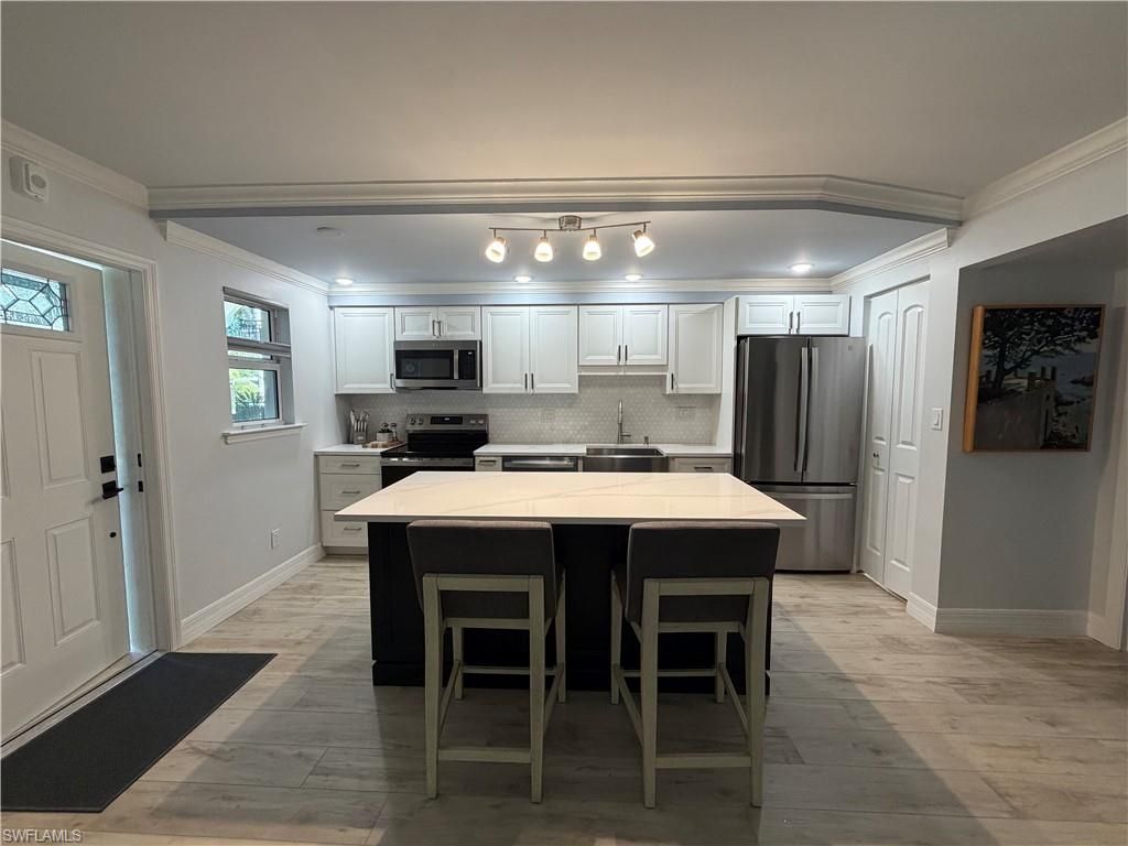 960 7th St S, Unit 103, Naples, FL 34102 Photo